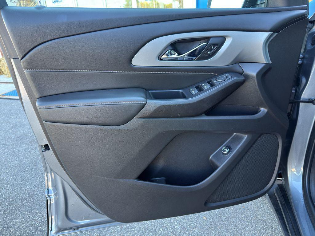 used 2021 Chevrolet Traverse car, priced at $19,113
