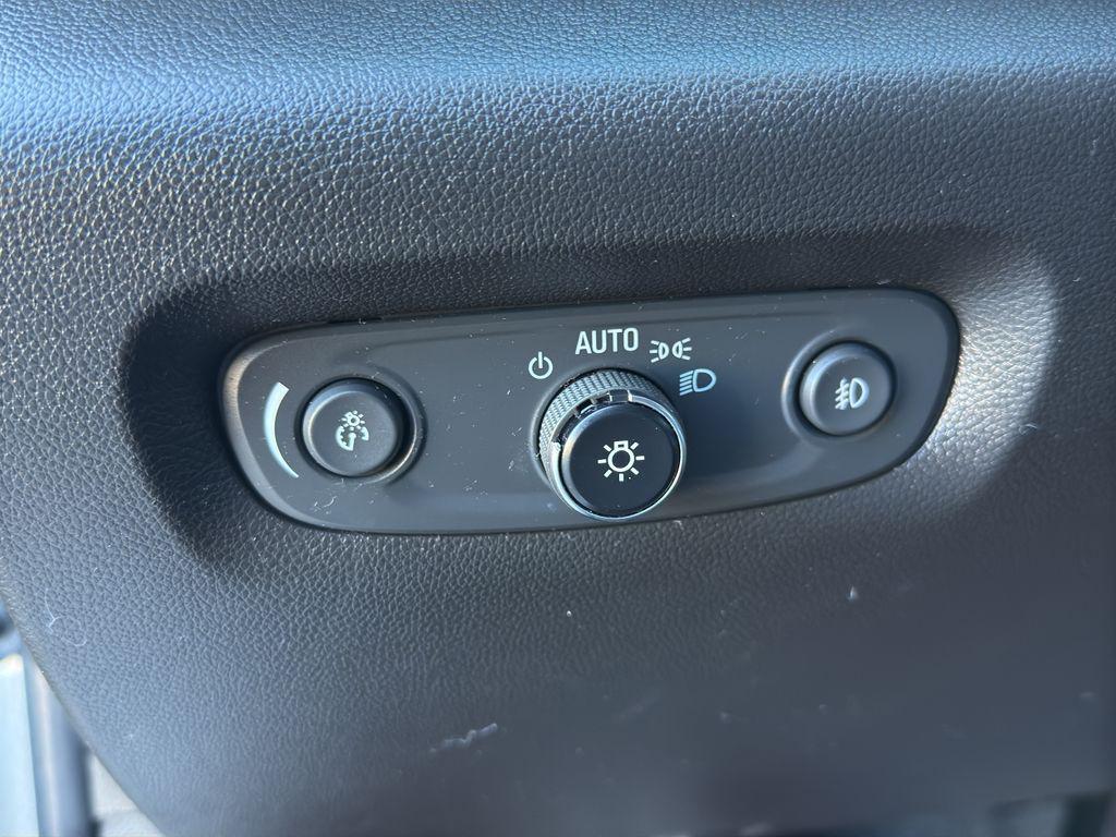 used 2021 Chevrolet Traverse car, priced at $19,113