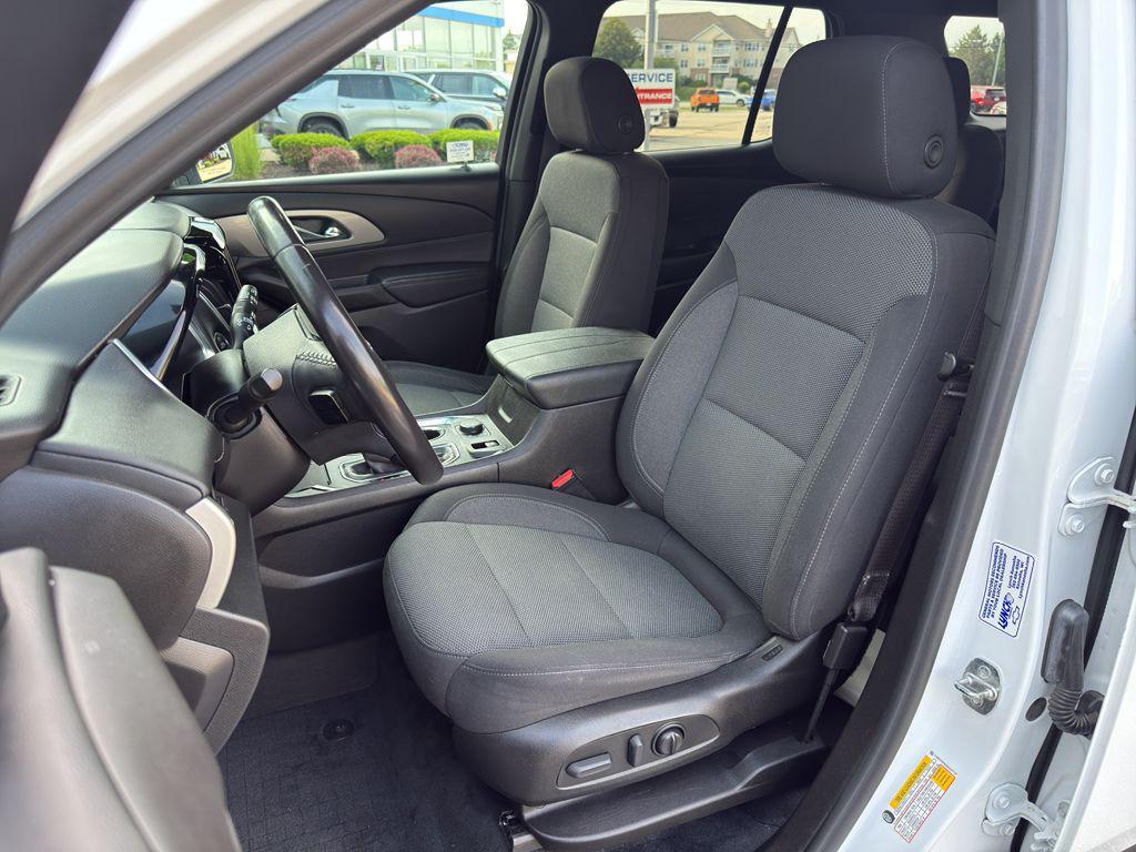 used 2022 Chevrolet Traverse car, priced at $29,475