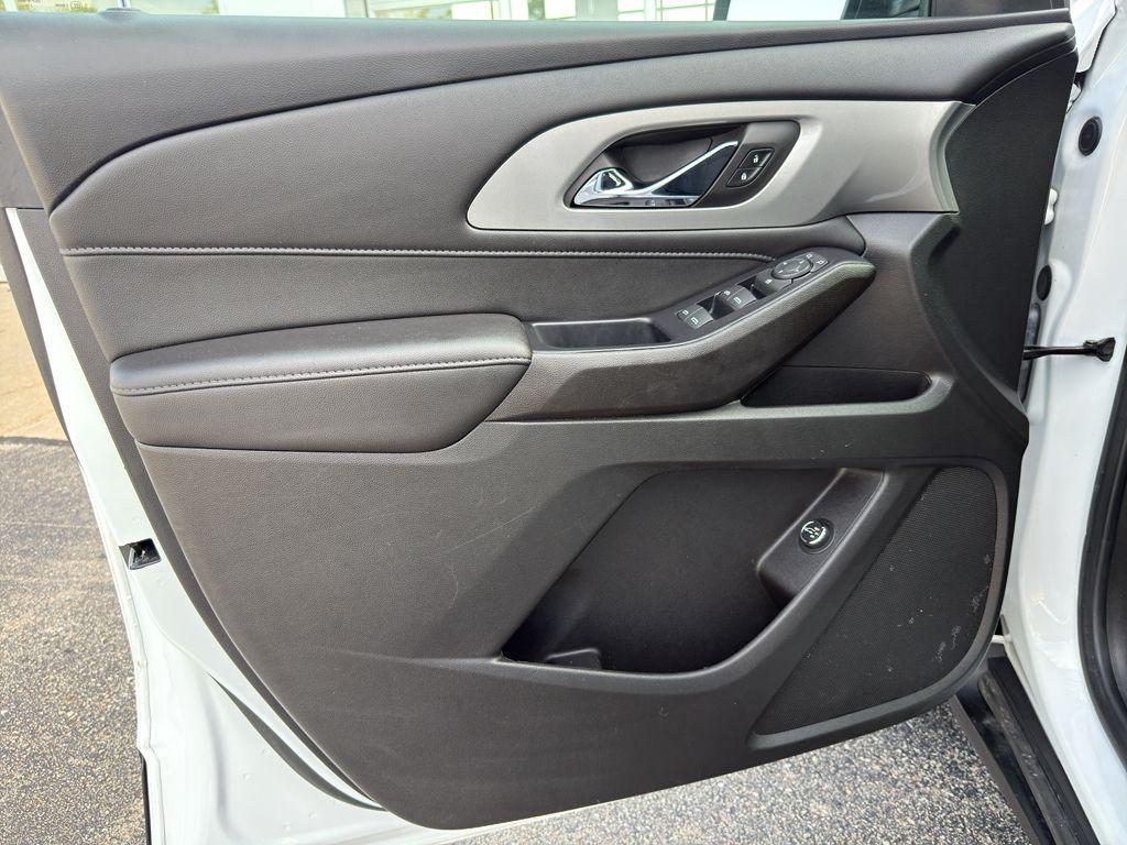 used 2022 Chevrolet Traverse car, priced at $29,475