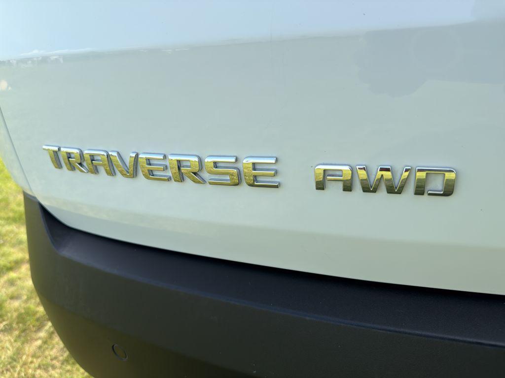 used 2022 Chevrolet Traverse car, priced at $29,475