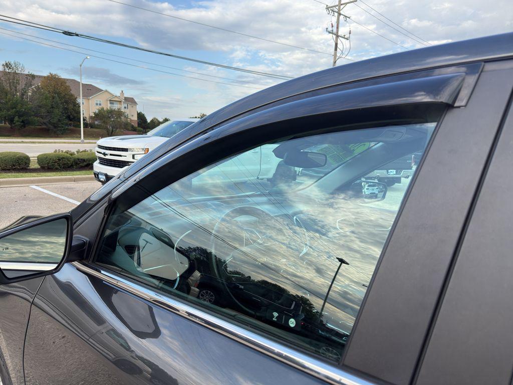 used 2021 Chevrolet Equinox car, priced at $23,398