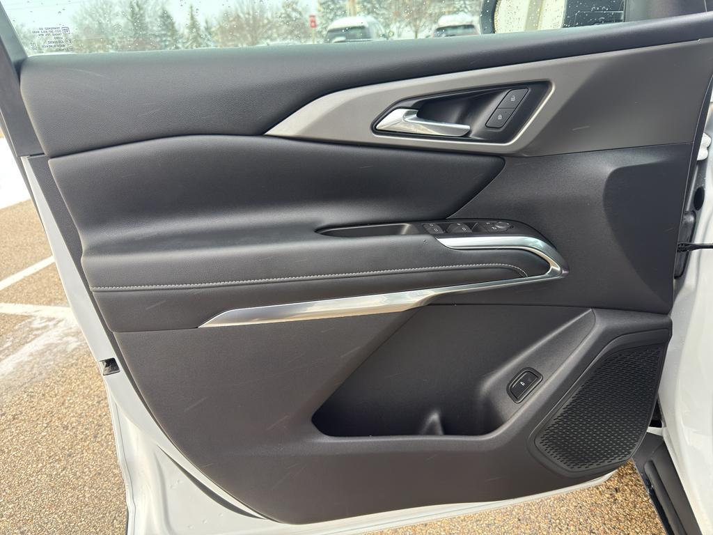 used 2024 Chevrolet Traverse car, priced at $40,414