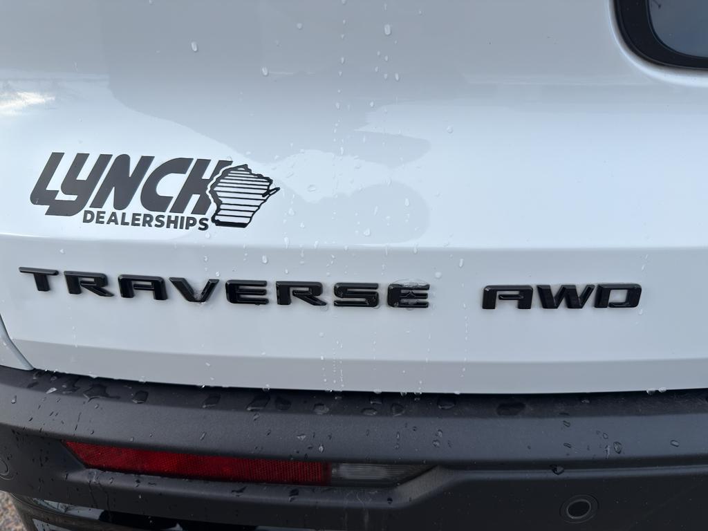 used 2024 Chevrolet Traverse car, priced at $40,414