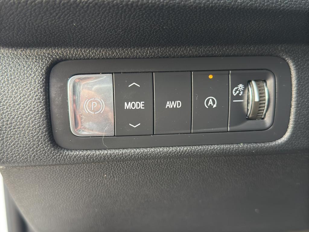 used 2024 Chevrolet Traverse car, priced at $40,414