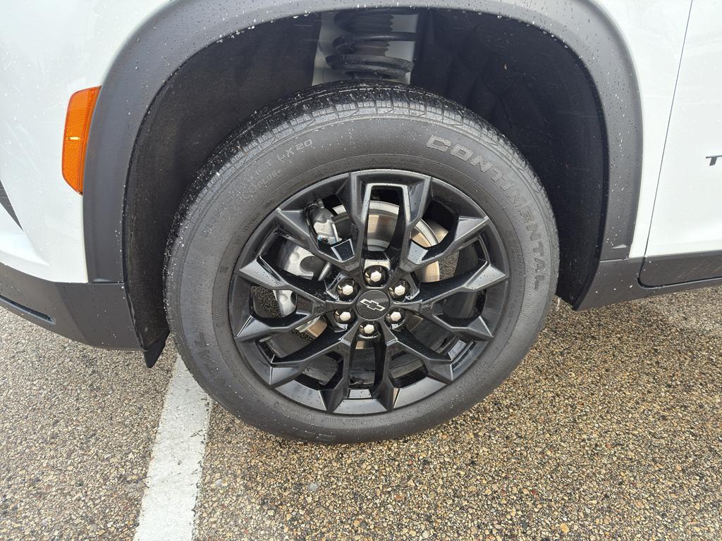 used 2024 Chevrolet Traverse car, priced at $40,414