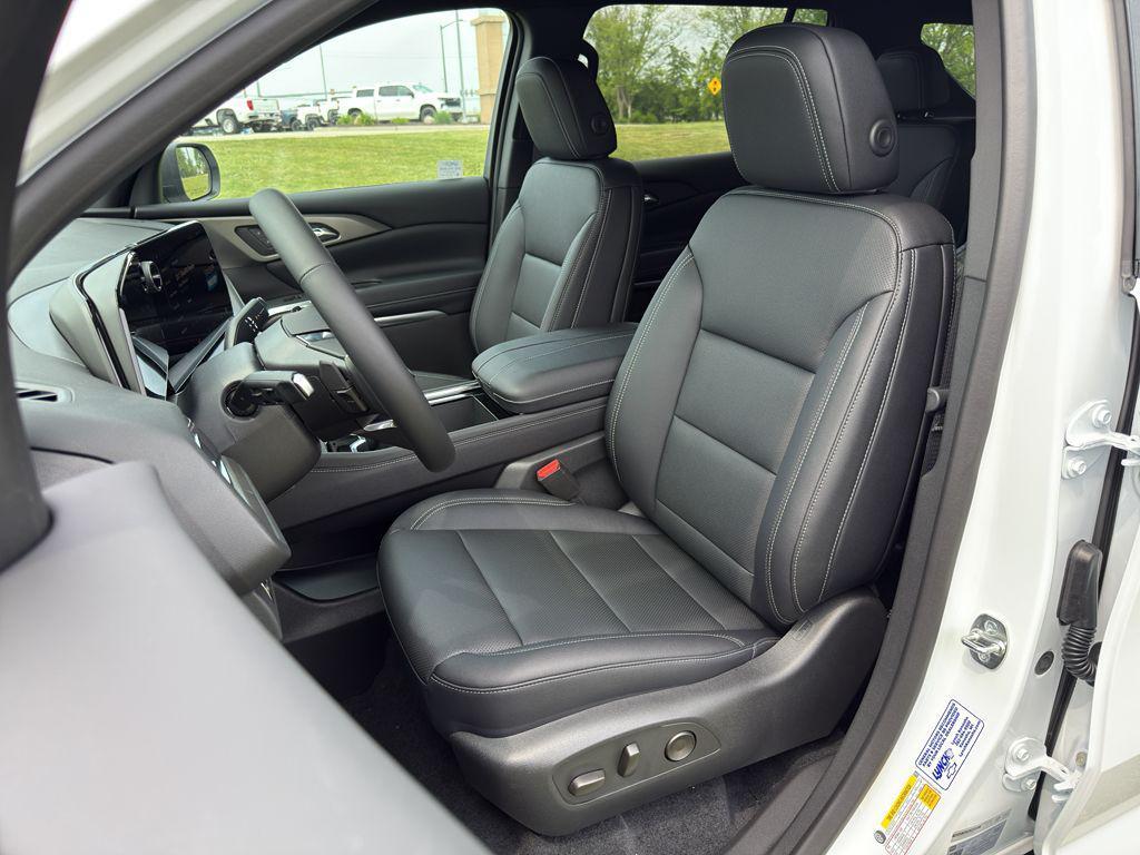new 2025 Chevrolet Traverse car, priced at $41,037