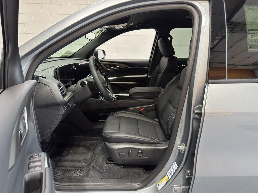 new 2025 Chevrolet Traverse car, priced at $43,461