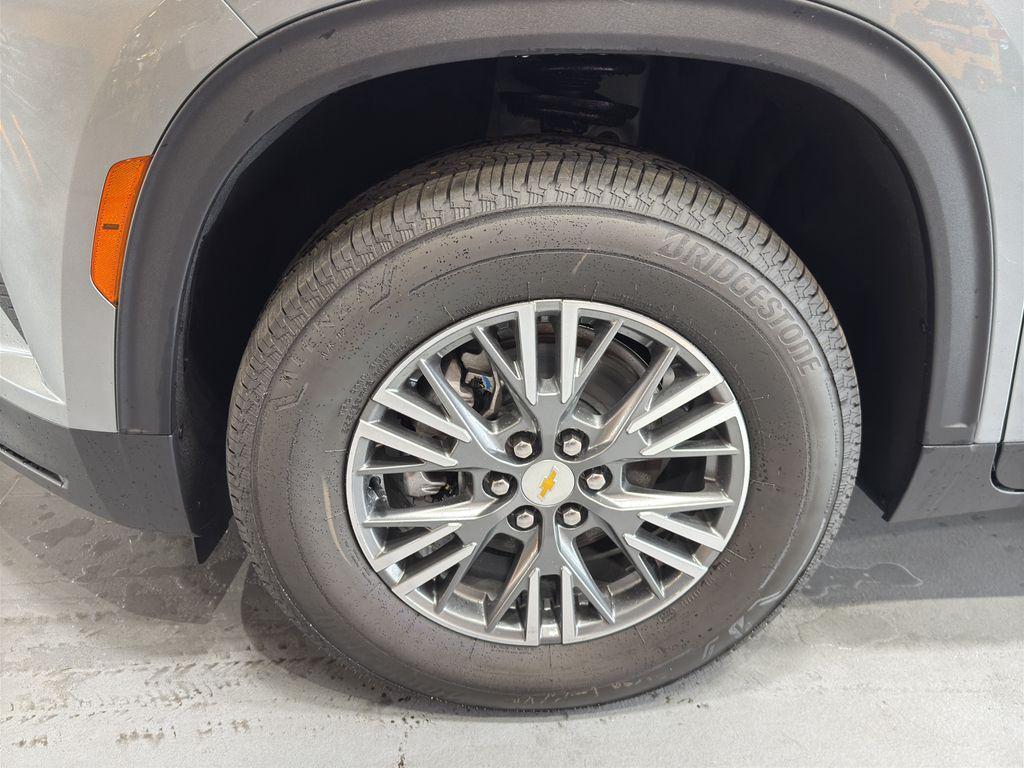 new 2025 Chevrolet Traverse car, priced at $43,461