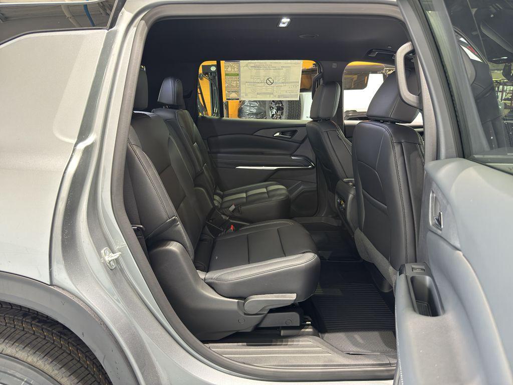 new 2025 Chevrolet Traverse car, priced at $43,461