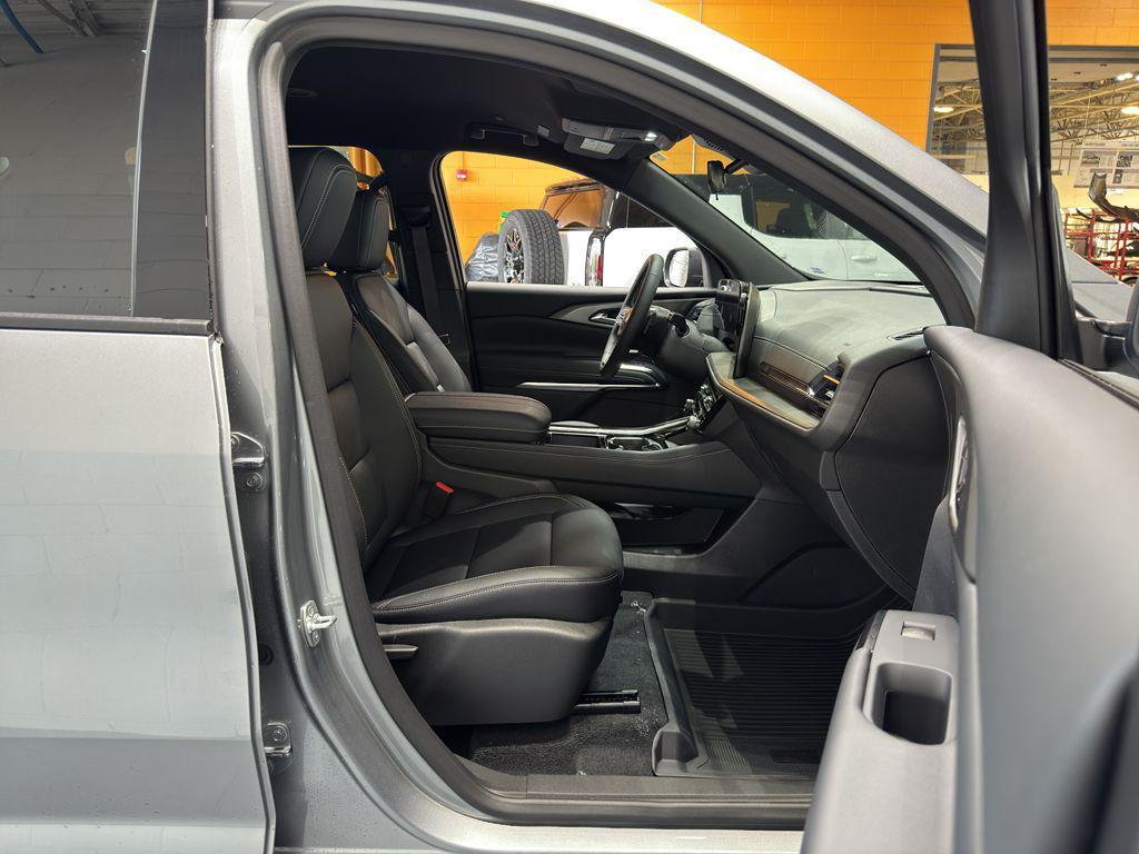 new 2025 Chevrolet Traverse car, priced at $43,461