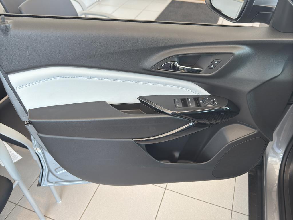 new 2025 Chevrolet Trax car, priced at $24,988
