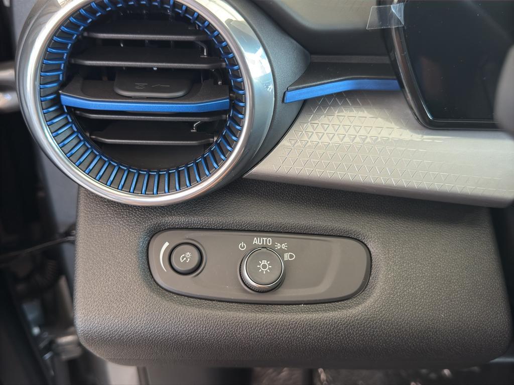 new 2025 Chevrolet Trax car, priced at $24,988
