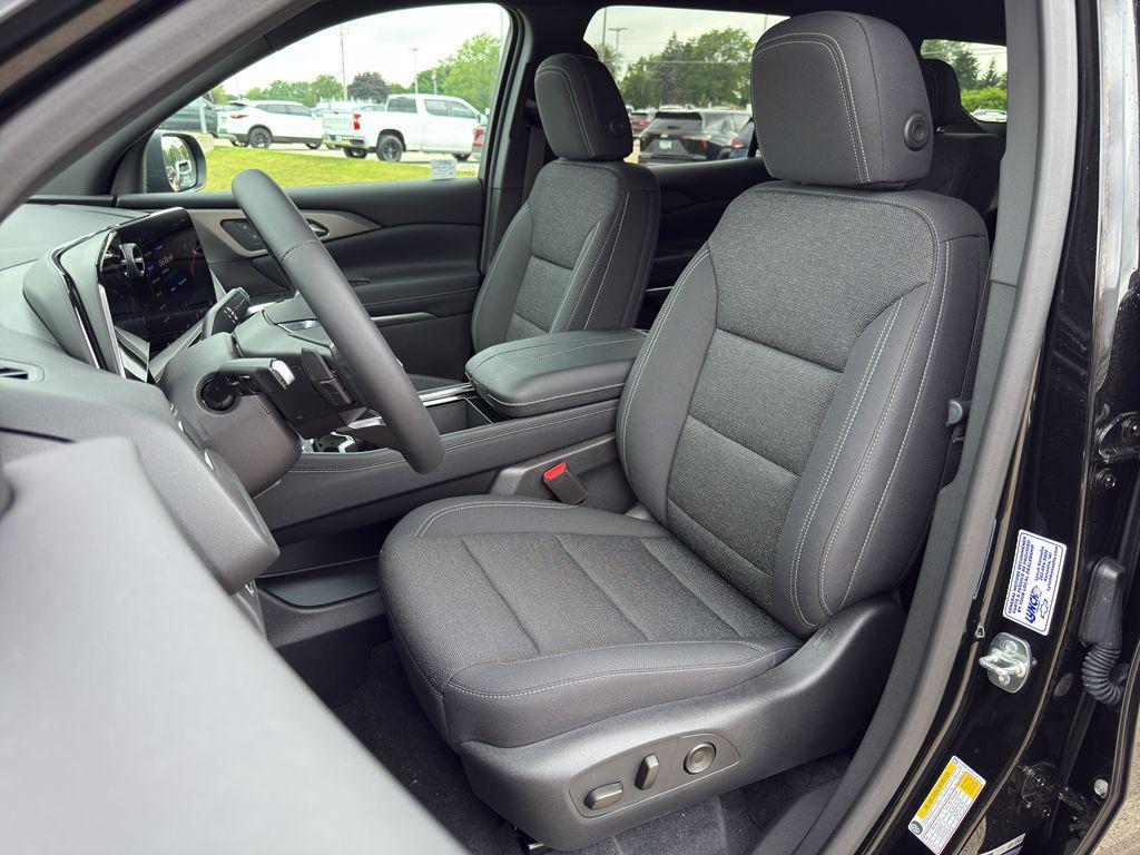 new 2025 Chevrolet Traverse car, priced at $43,971