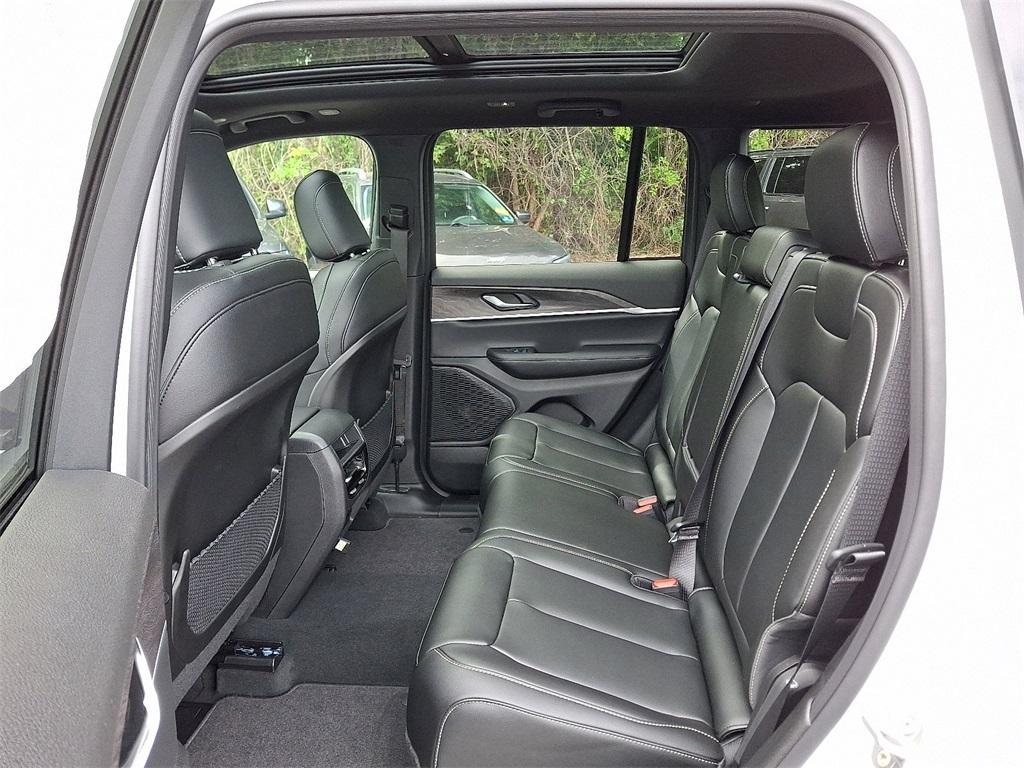 new 2025 Jeep Grand Cherokee car, priced at $49,415