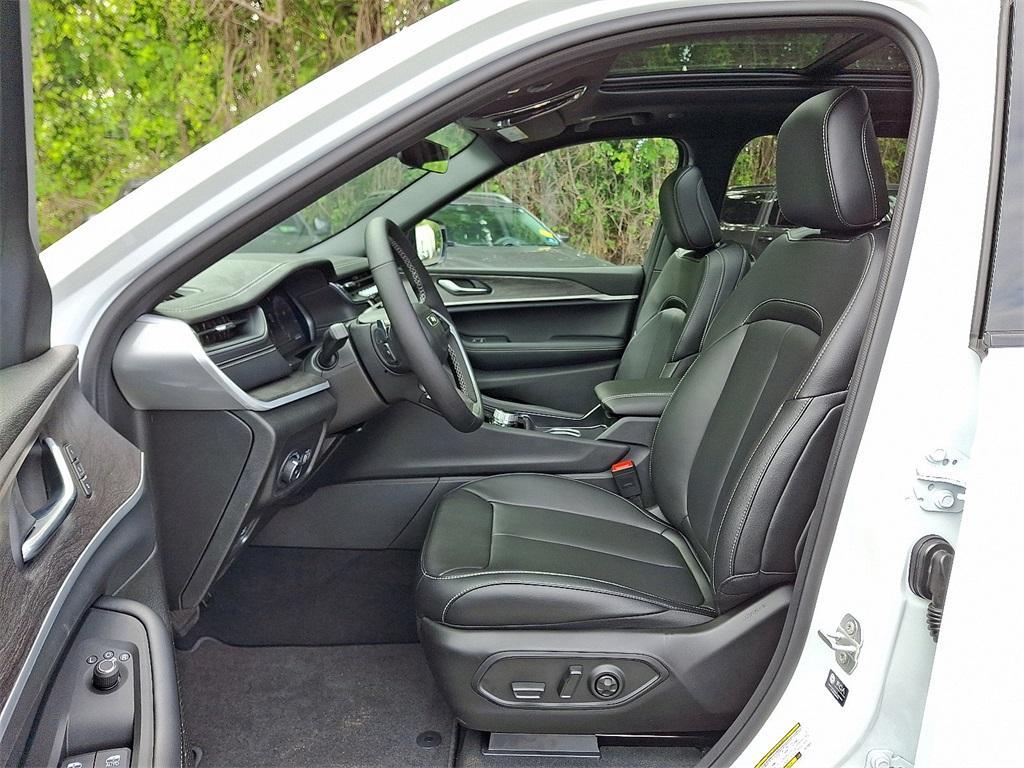 new 2025 Jeep Grand Cherokee car, priced at $49,415