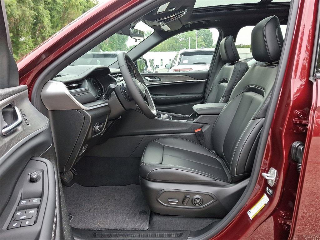new 2025 Jeep Grand Cherokee car, priced at $52,735