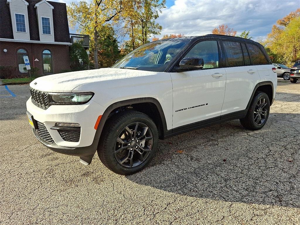 new 2025 Jeep Grand Cherokee car, priced at $53,140