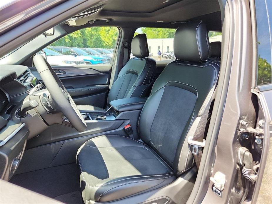 new 2024 Jeep Grand Cherokee L car, priced at $51,175