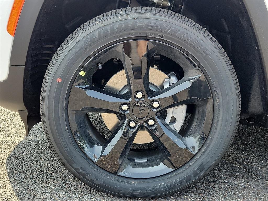 new 2025 Jeep Grand Cherokee car, priced at $47,780