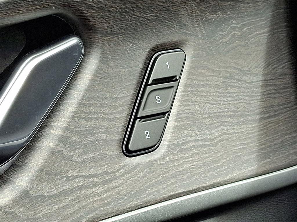 new 2025 Jeep Grand Cherokee car, priced at $52,140