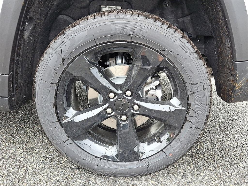 new 2025 Jeep Grand Cherokee car, priced at $52,140