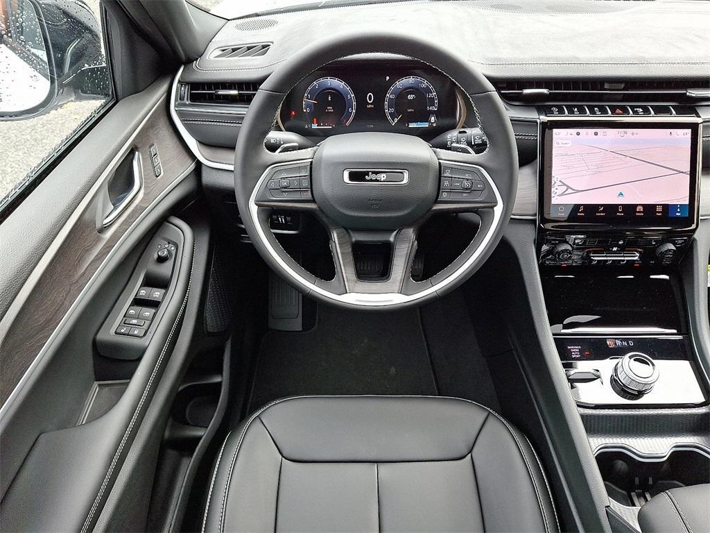 new 2025 Jeep Grand Cherokee car, priced at $52,140