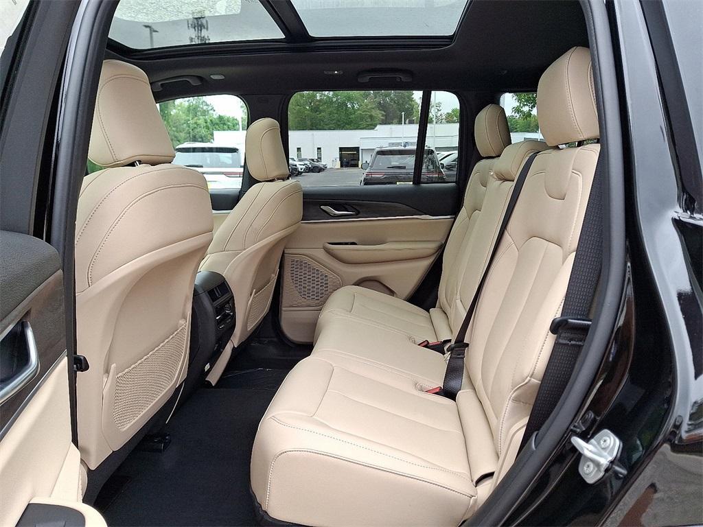 new 2025 Jeep Grand Cherokee car