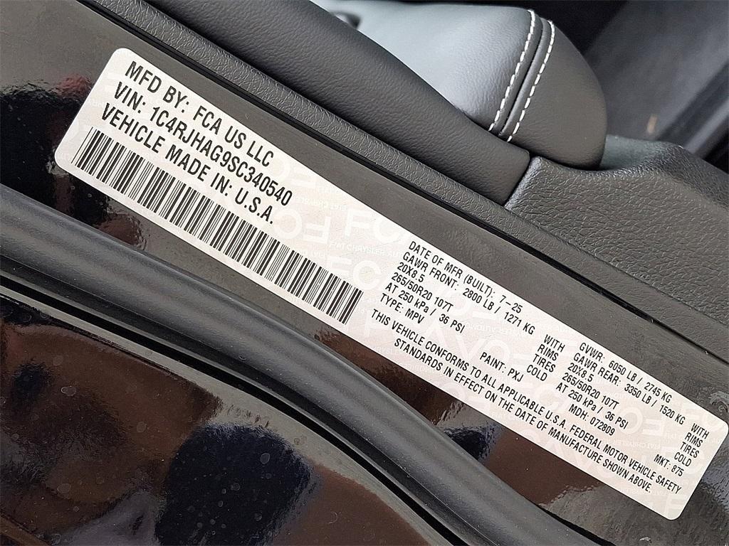 new 2025 Jeep Grand Cherokee car, priced at $48,375