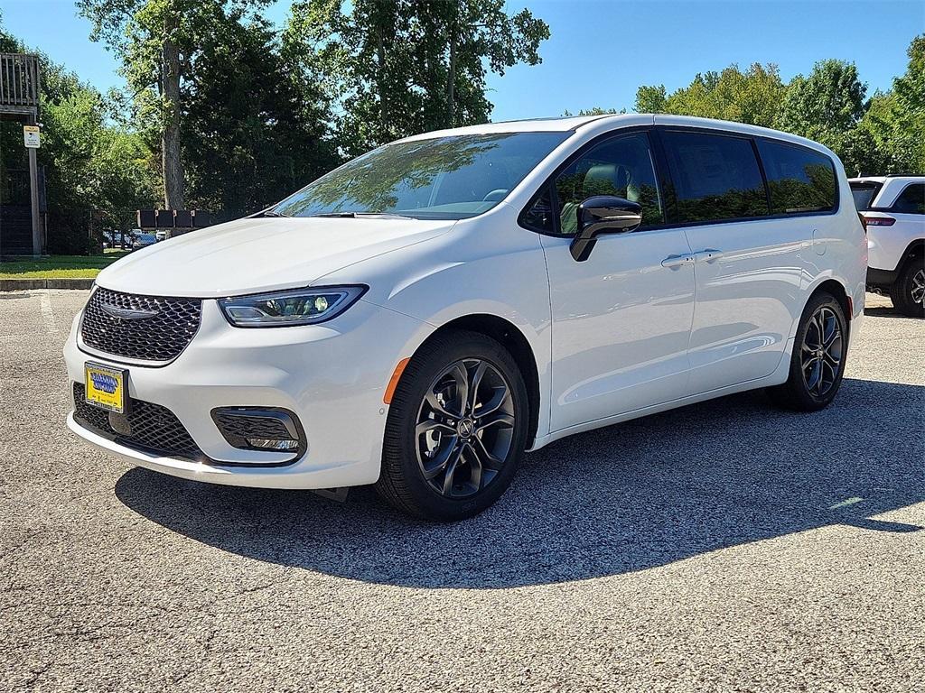 new 2026 Chrysler Pacifica car, priced at $48,505
