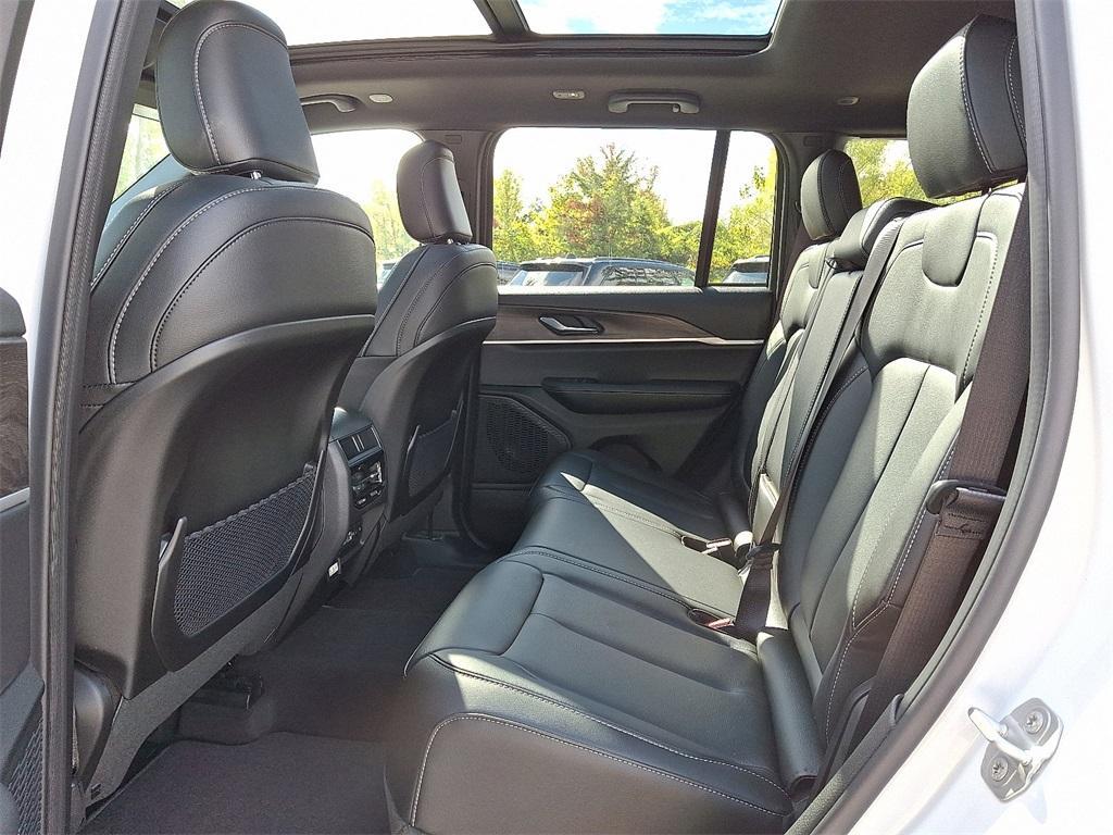 new 2025 Jeep Grand Cherokee car