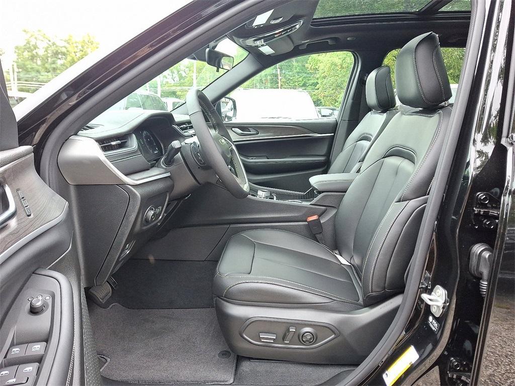 new 2025 Jeep Grand Cherokee car, priced at $52,735
