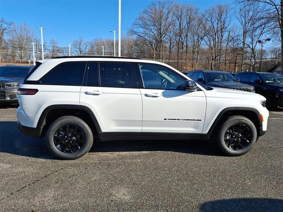 new 2025 Jeep Grand Cherokee car, priced at $46,930