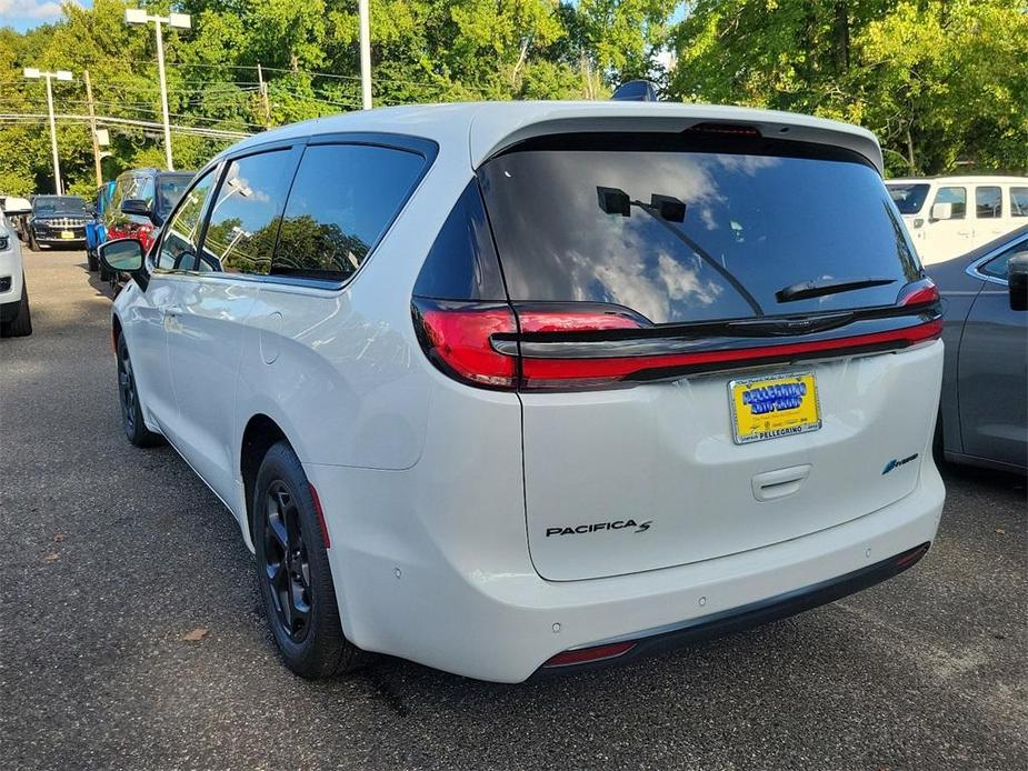 new 2023 Chrysler Pacifica Hybrid car, priced at $48,180