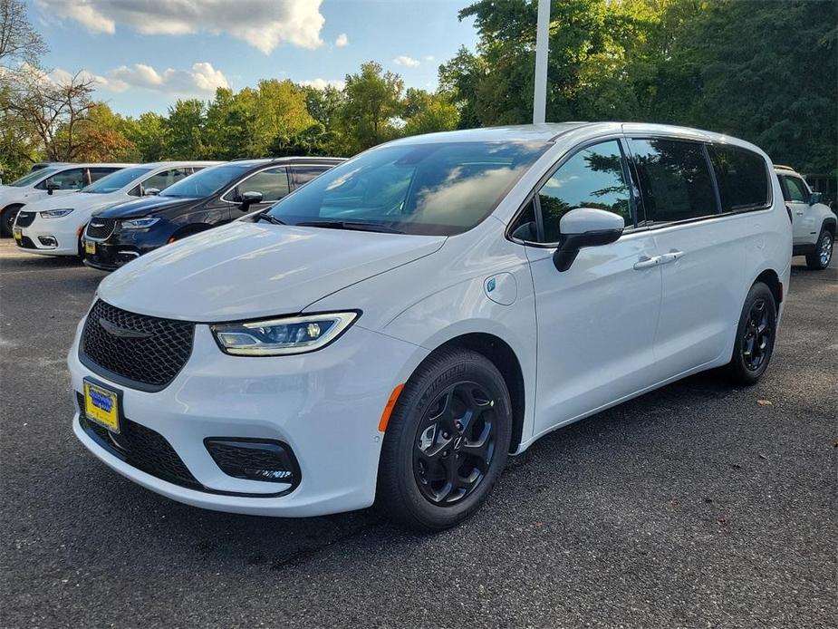 new 2023 Chrysler Pacifica Hybrid car, priced at $48,180