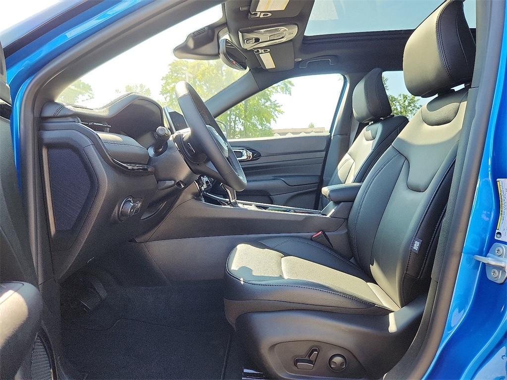 new 2025 Jeep Compass car, priced at $40,105