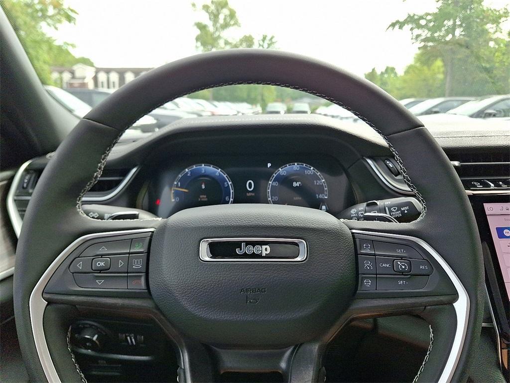 new 2025 Jeep Grand Cherokee car, priced at $50,010