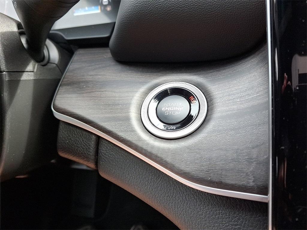 new 2025 Jeep Grand Cherokee car, priced at $50,010