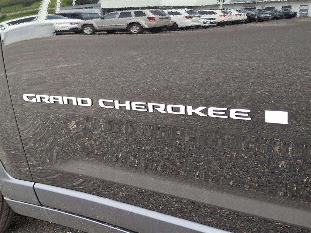 new 2025 Jeep Grand Cherokee car, priced at $50,010