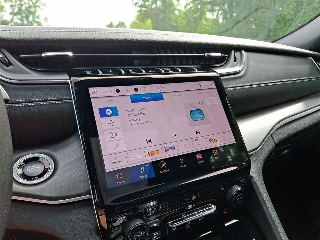 new 2025 Jeep Grand Cherokee car, priced at $50,010