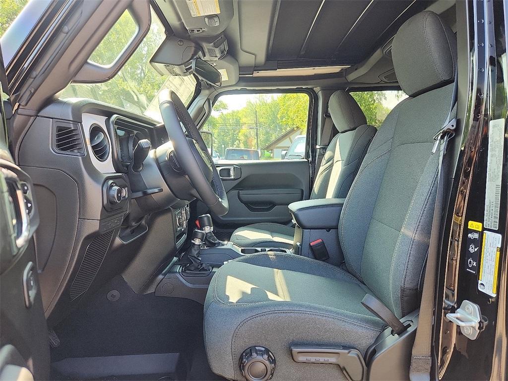 new 2025 Jeep Wrangler car, priced at $54,765