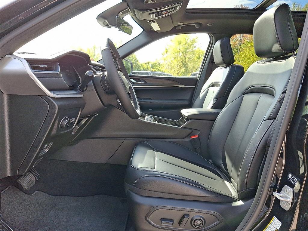 new 2025 Jeep Grand Cherokee car, priced at $52,735