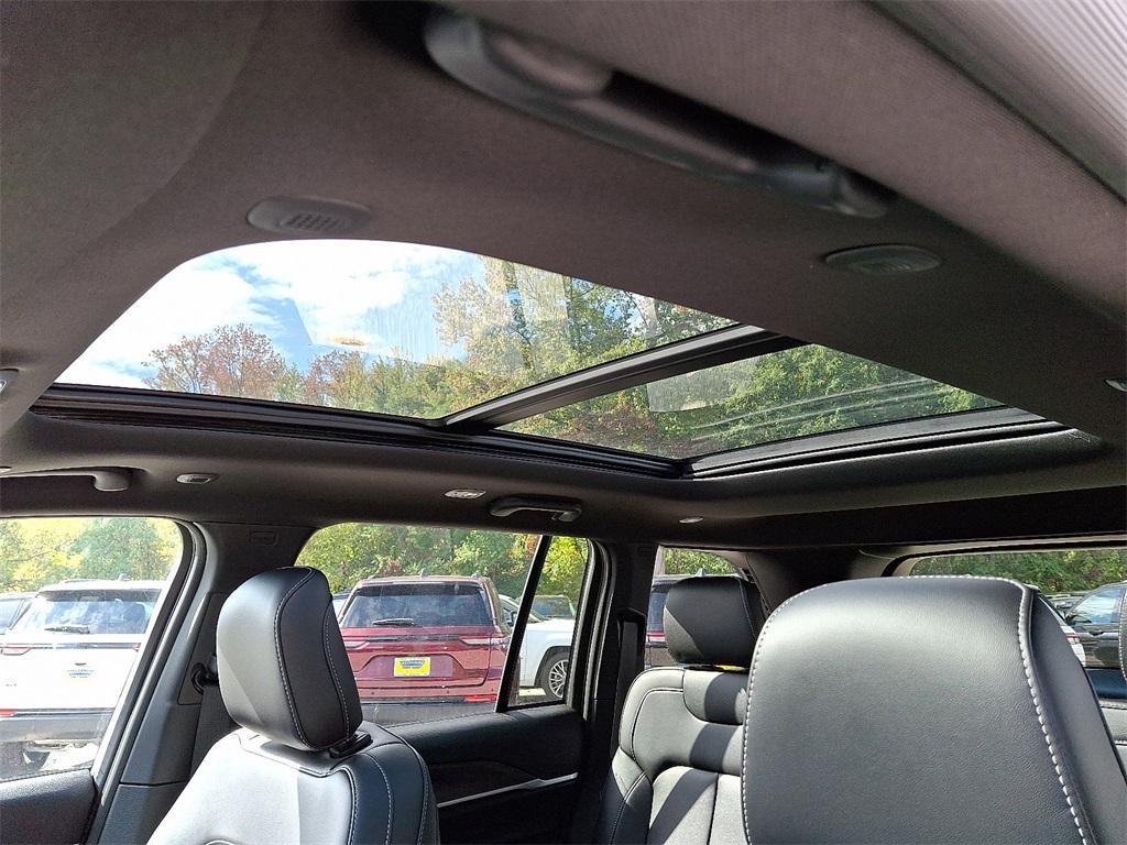 new 2025 Jeep Grand Cherokee car, priced at $52,735