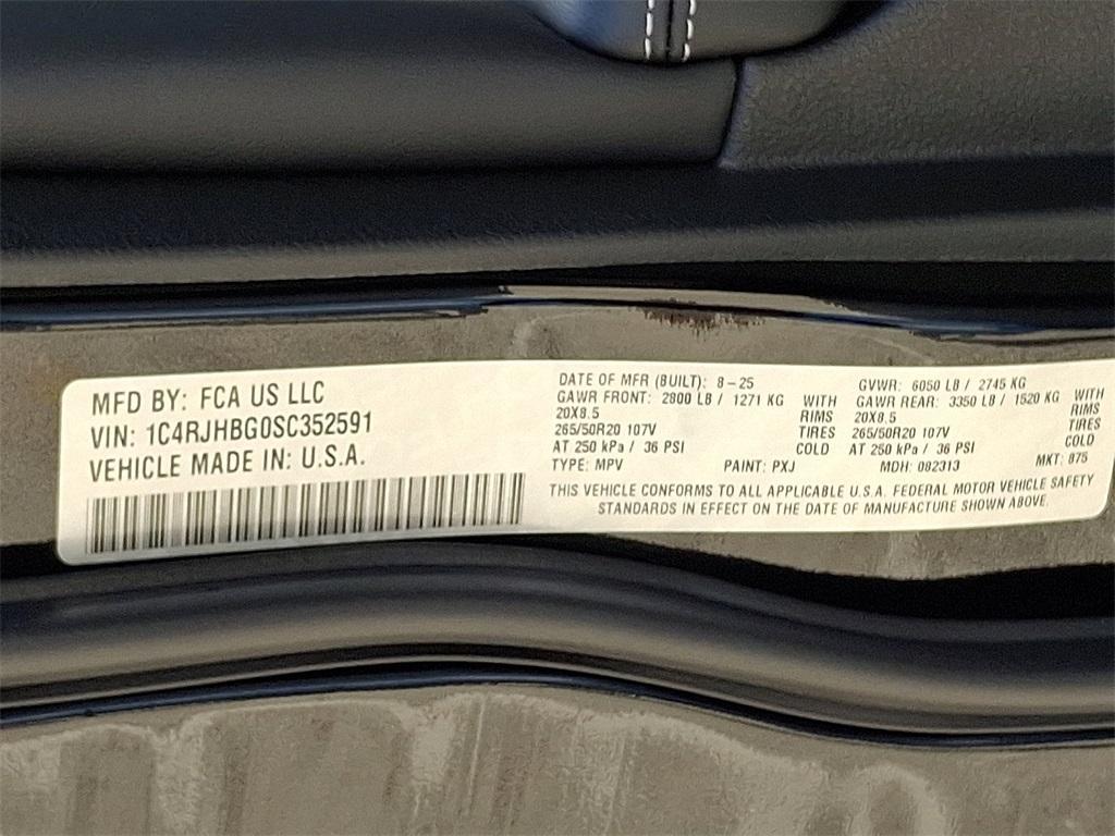 new 2025 Jeep Grand Cherokee car, priced at $52,735