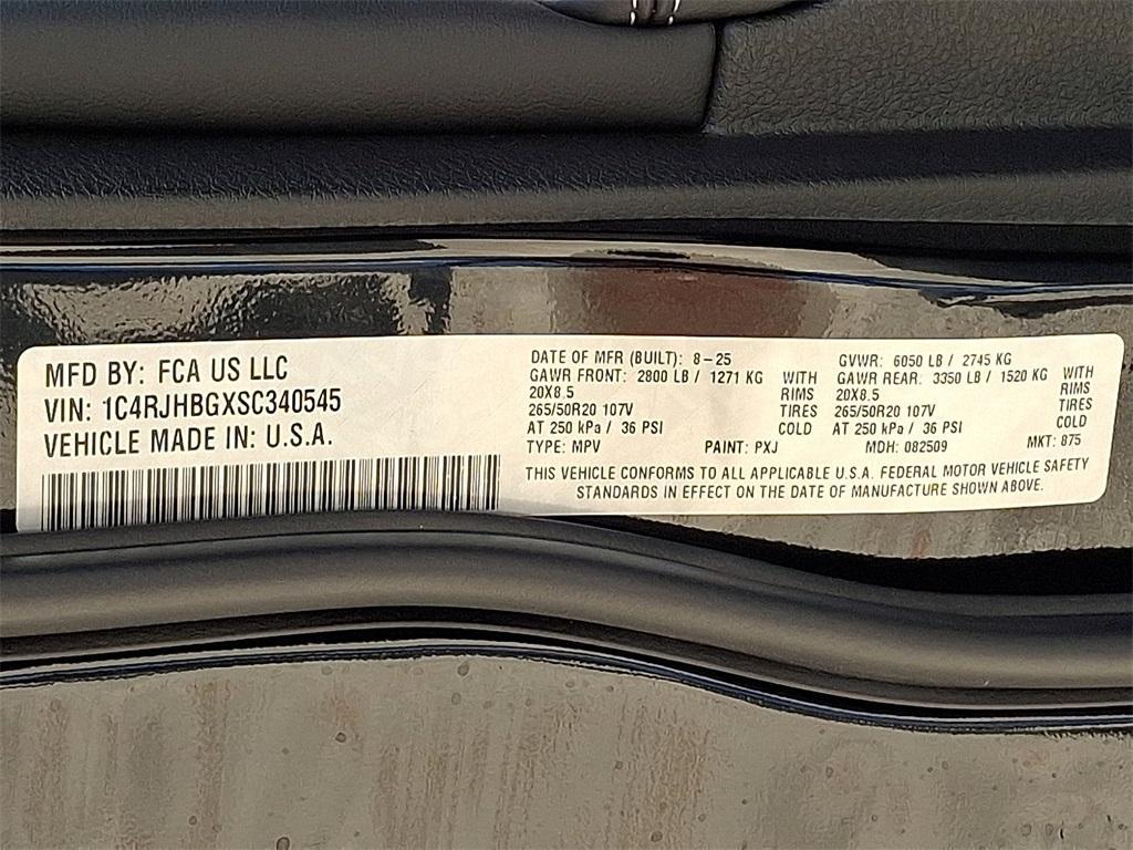 new 2025 Jeep Grand Cherokee car, priced at $55,660