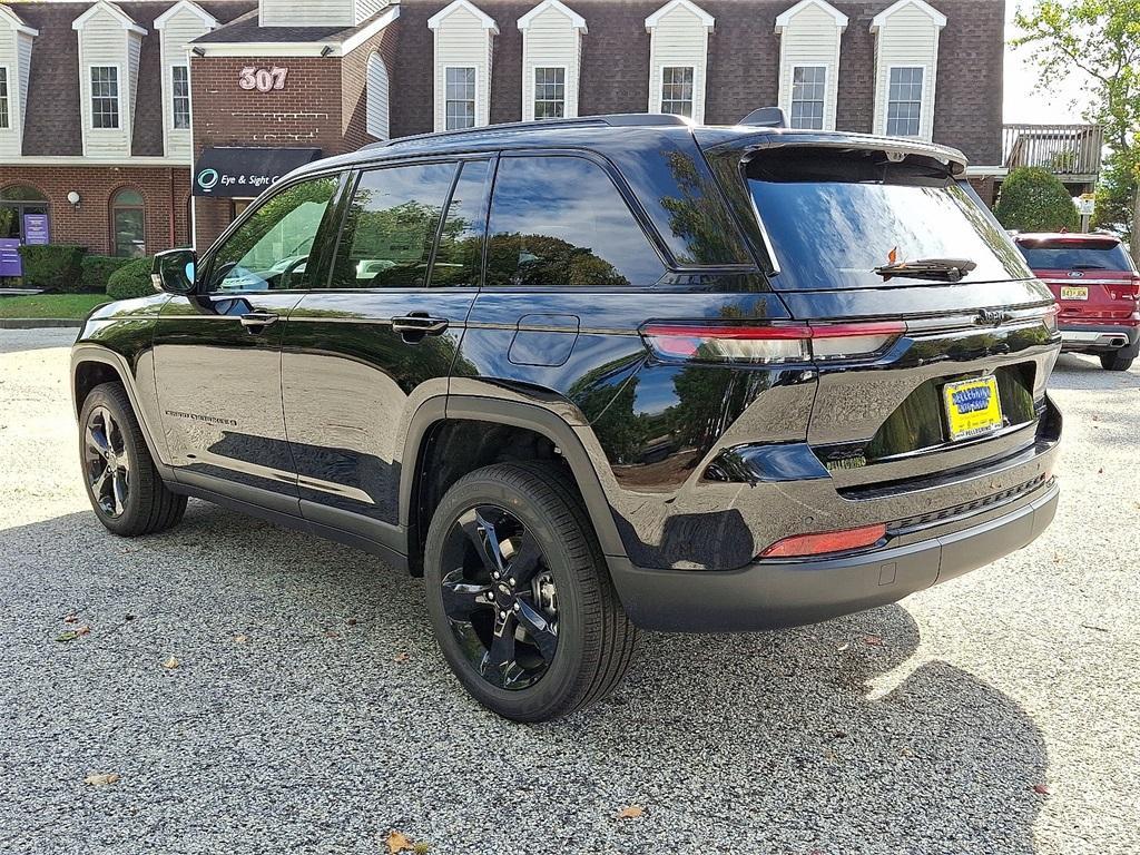 new 2025 Jeep Grand Cherokee car, priced at $55,660