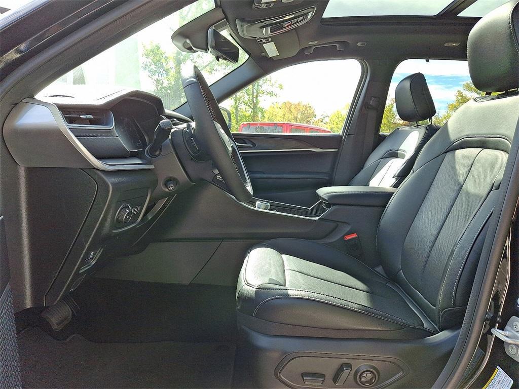 new 2025 Jeep Grand Cherokee car, priced at $55,660