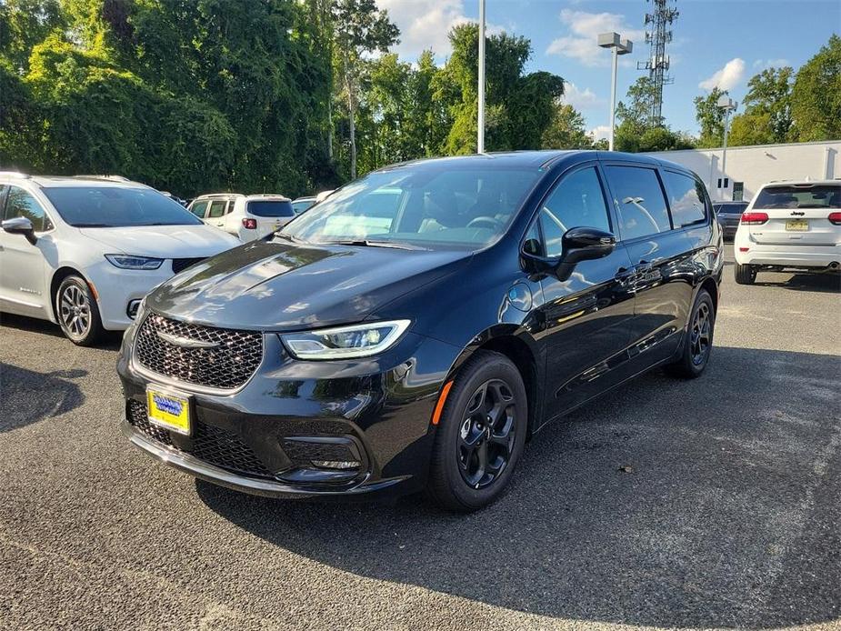 new 2023 Chrysler Pacifica Hybrid car, priced at $48,180