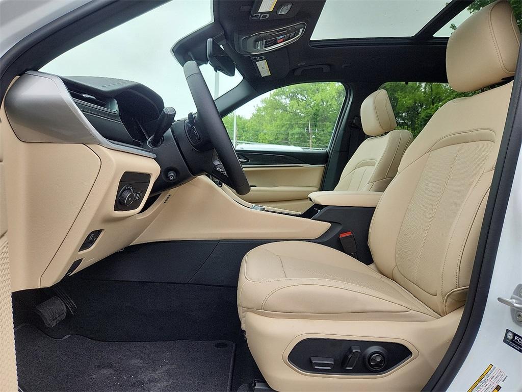 new 2025 Jeep Grand Cherokee L car, priced at $54,440