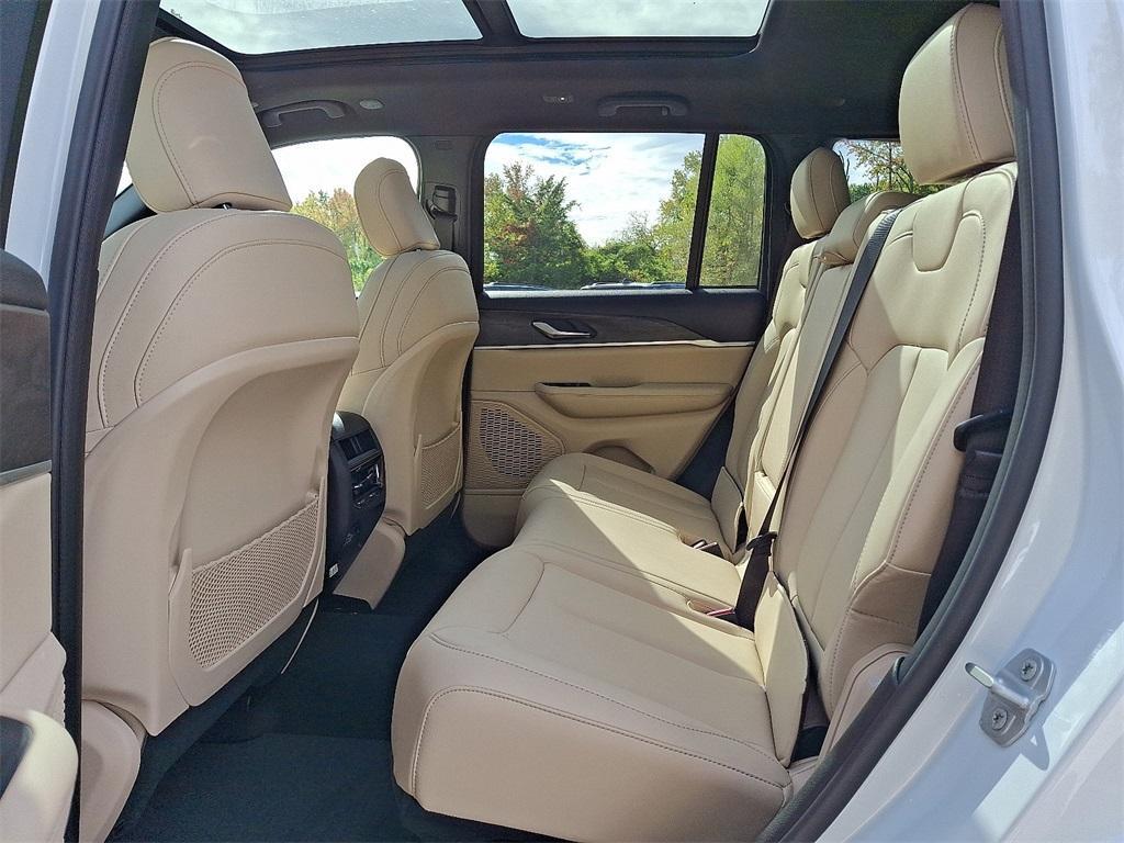 new 2025 Jeep Grand Cherokee car, priced at $52,140